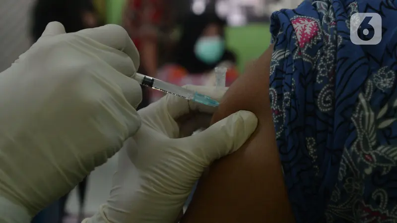 Vaksinasi Anak Usia 12-17 Tahun di SMAN 20 Jakarta