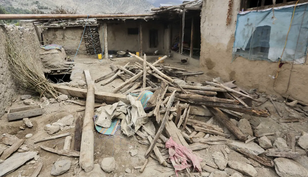 Getaran kuatnya bahkan terasa hingga Kabul yang diikuti sejumlah gempa susulan. (AP Photo/Wahidullah Kakar)