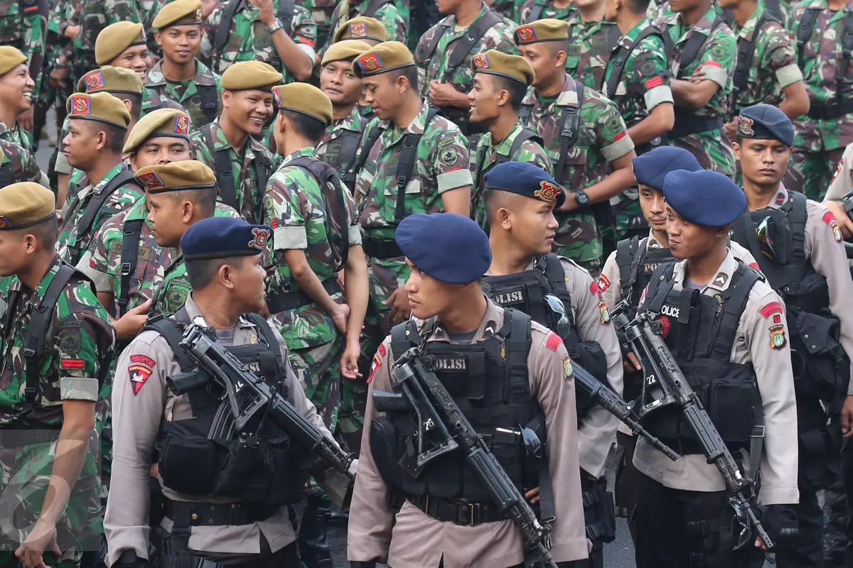 20160501-Ribuan petugas Dikerahkan untuk Amankan May Day 2016 di Jakarta