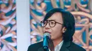 Penampilan Ari Lasso dengan setelan jas satu ini juga tak lepas dari perhatian netizen. Pasalnya, meski menggunakan pakaian formal, Ari Lasso justru terlihat cukup santai dengan setelan jasnya. (Liputan6.com/IG/@ari_lasso)