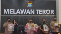 Kapolda Riau Irjen Agung Setya Imam Effendi dalam konferensi pers pengungkapan teror kepala anjing. (Liputan6.com/M Syukur)