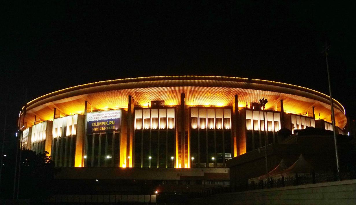 Tampak suasana malam di Stadion Olimpiyskiy, Moskow, Rusia. (Bola.com/Okie Prabhowo)