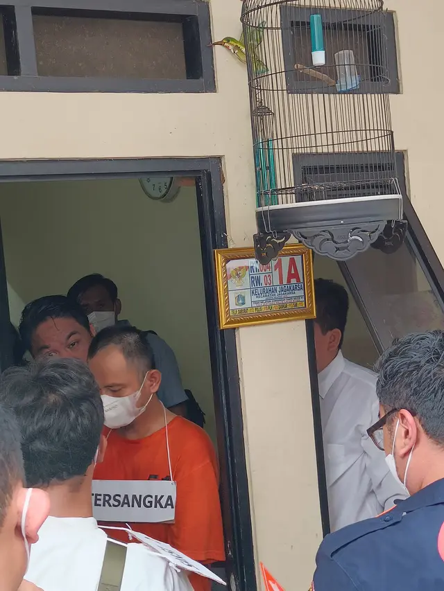 Rekonstruksi Kasus Ayah Bunuh 4 Anak di Jagakarsa, Jakarta Selatan.