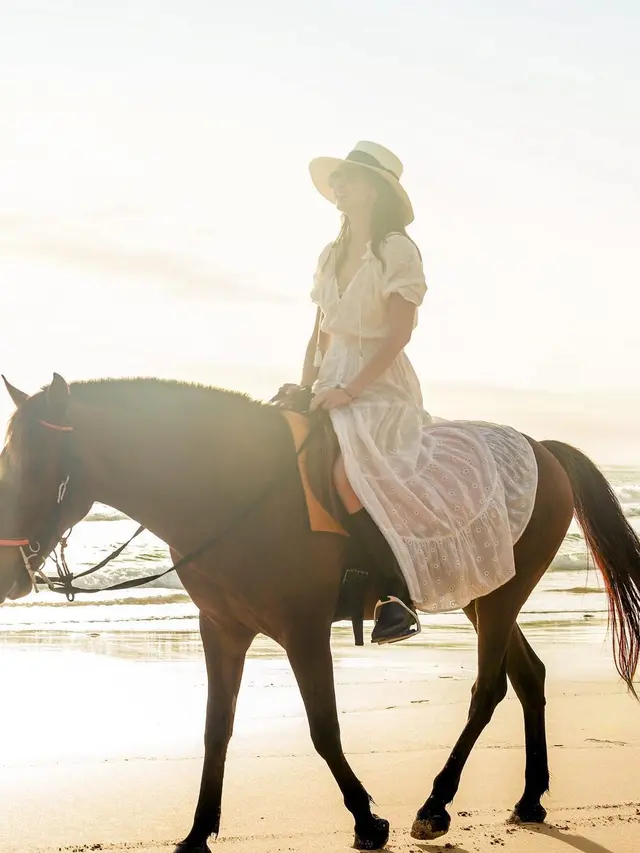Potret Liburan Raline Shah di Nihi Sumba, Belajar Menenun dan Berkuda di Pantai. (Sumber: Instagram/ralineshah)