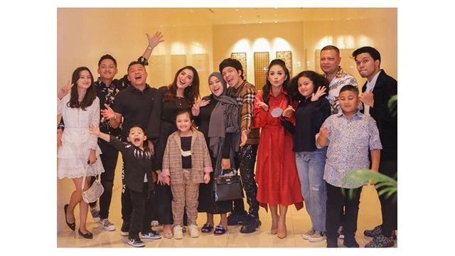 8 Momen Kumpul Bareng Keluarga Anang Hermansyah dan Krisdayanti, Curi Perhatian