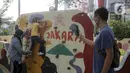 Anak-anak bermain di Taman Literasi Martha Christina Tiahahu, Blok M, Jakarta, Minggu (23/10/2022). Taman Literasi Martha Christina Tiahahu diharapkan bisa menjadi pusat literasi tingkat nasional bahkan internasional. (Liputan6.com/Faizal Fanani)