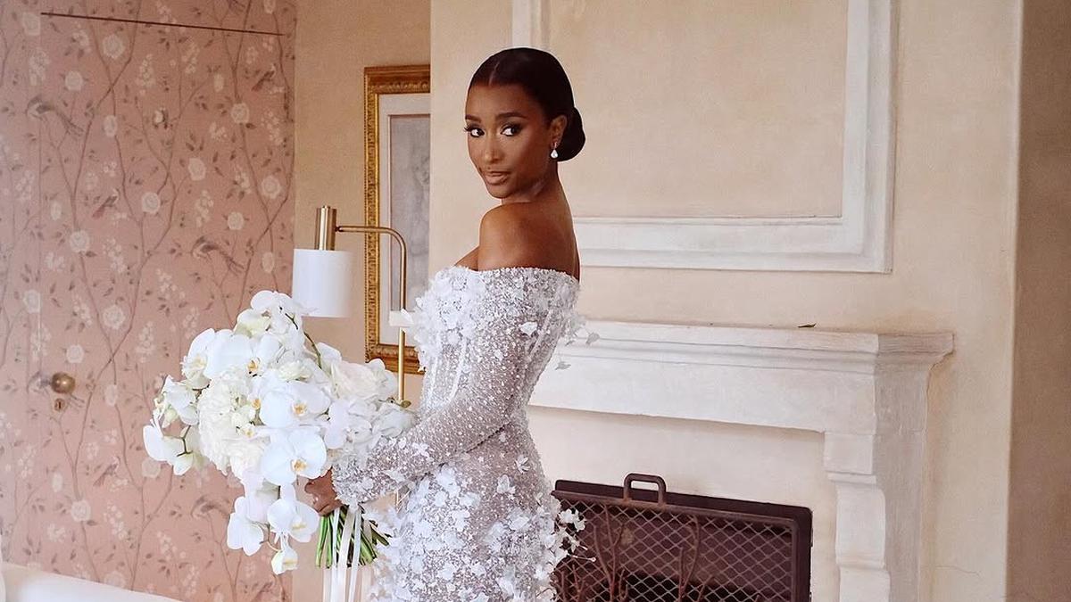 Mantan Miss Universe Zozibini Tunzi Menikah dengan Gaun Pengantin Buatan Desainer Vietnam, Pernah Mampir ke Indonesia