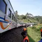 Penumpang kereta api diharap bersabar. KA dengan rute melintasi Garut bakal berjalan lebih pelan dari biasa. (Liputan6.com/Jayadi Supriadin)