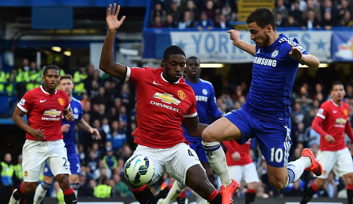 2. Tyler Blackett, situs resmi Manchester United mengumumkan jika bek berusia 22 tahun ini resmi bergabung dengan Reading. Pemain binaan akademi MU ini gagal masuk dalam rencana Jose Mourinho untuk musim 2016-2017. (AFP/Ben Stansall)