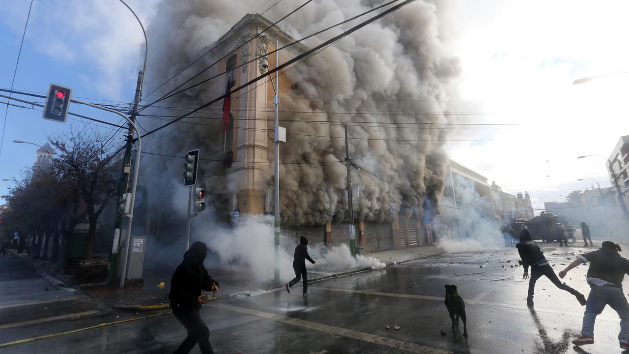 20160522- Unjuk Rasa di Chili Berujung Ricuh-AFP Photo