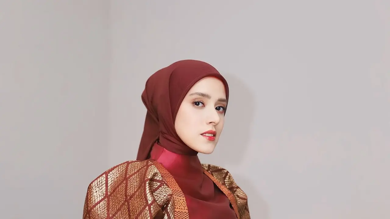 Artis Berhijab Keturunan Pakistan