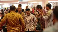 Presiden RI Ke-3 BJ Habibie bersiap memberikan sambutan dalam acara Habibie Festival 2017 di Jakarta, Senin (7/8). Festival mengambil tema "Technolog Inovation for People". (Liputan6.com/Faizal Fanani)