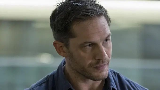 Tom Hardy sebagai Eddie Brock