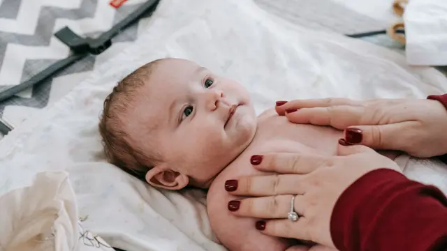 Cara Hilangkan Cegukan pada Bayi