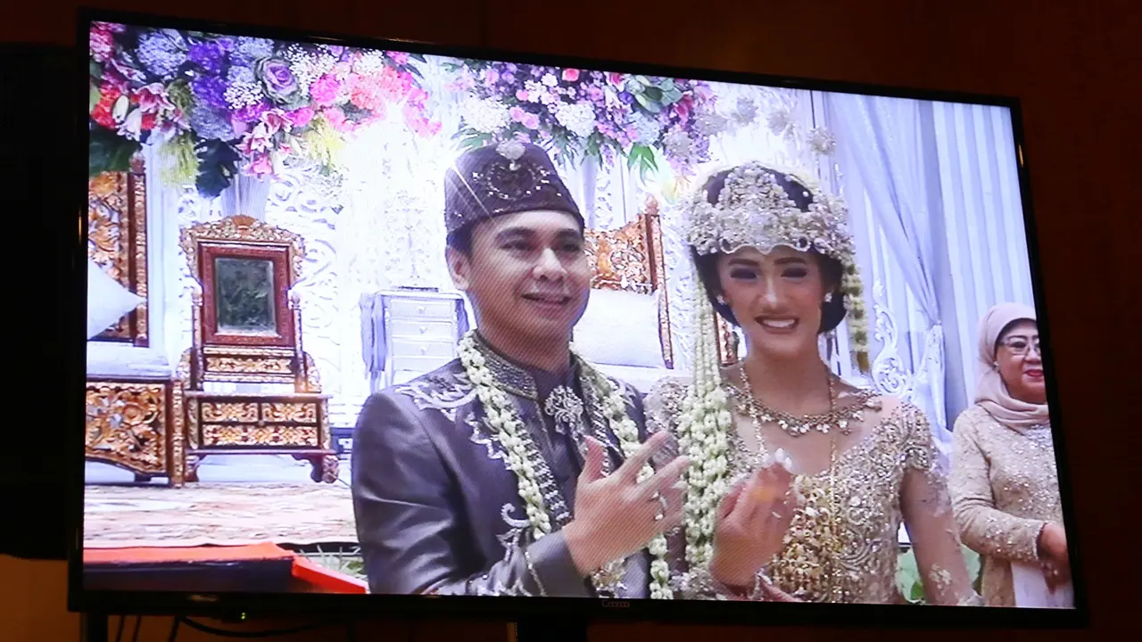 [Bintang] Raditya Dika dan Anissa Aziza