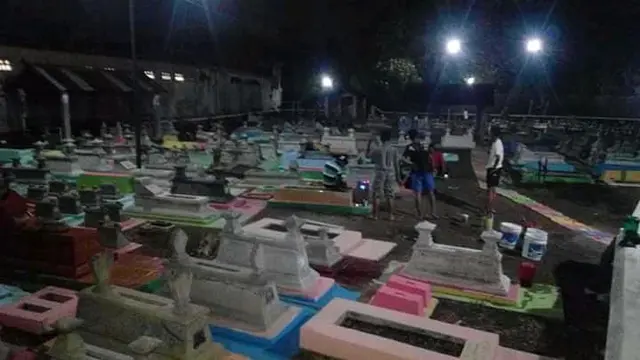 Unik, Kuburan Ini Sengaja Dicat Warna-Warni Biar Gak Takut