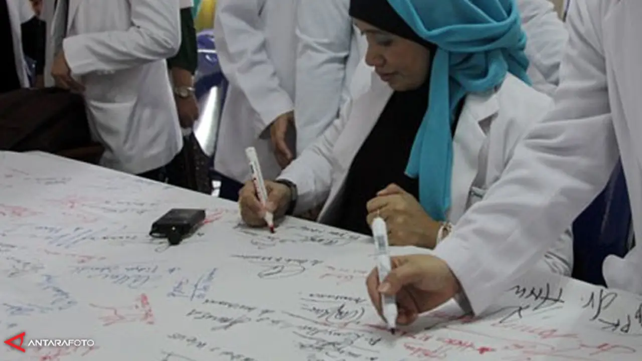 dokter-ayu-petisi-131126b.jpg