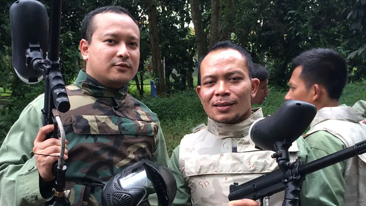 Banyu Biru dan Menteri Tenaga Kerja Baku Tembak di Hutan