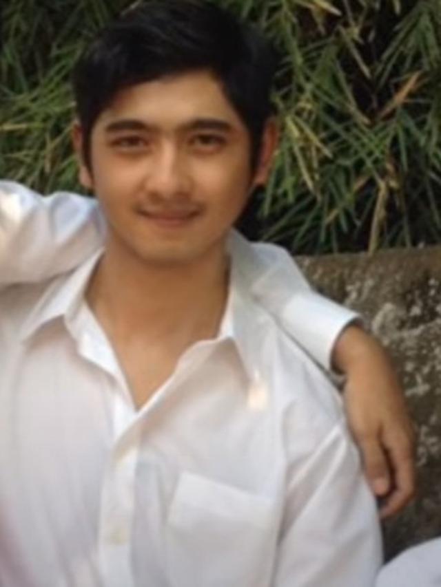 6 Potret Jadul Arya Saloka saat Beranjak Dewasa, Foto Kuliah Curi Perhatian