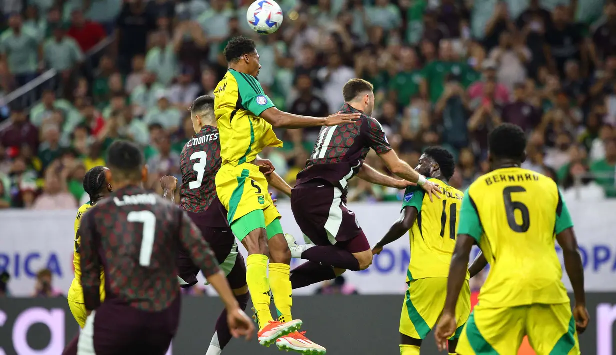 Gol kemenangan Meksiko tercipta lewat aksi Gerardo Arteaga pada menit ke-69. (Aric Becker/AFP)