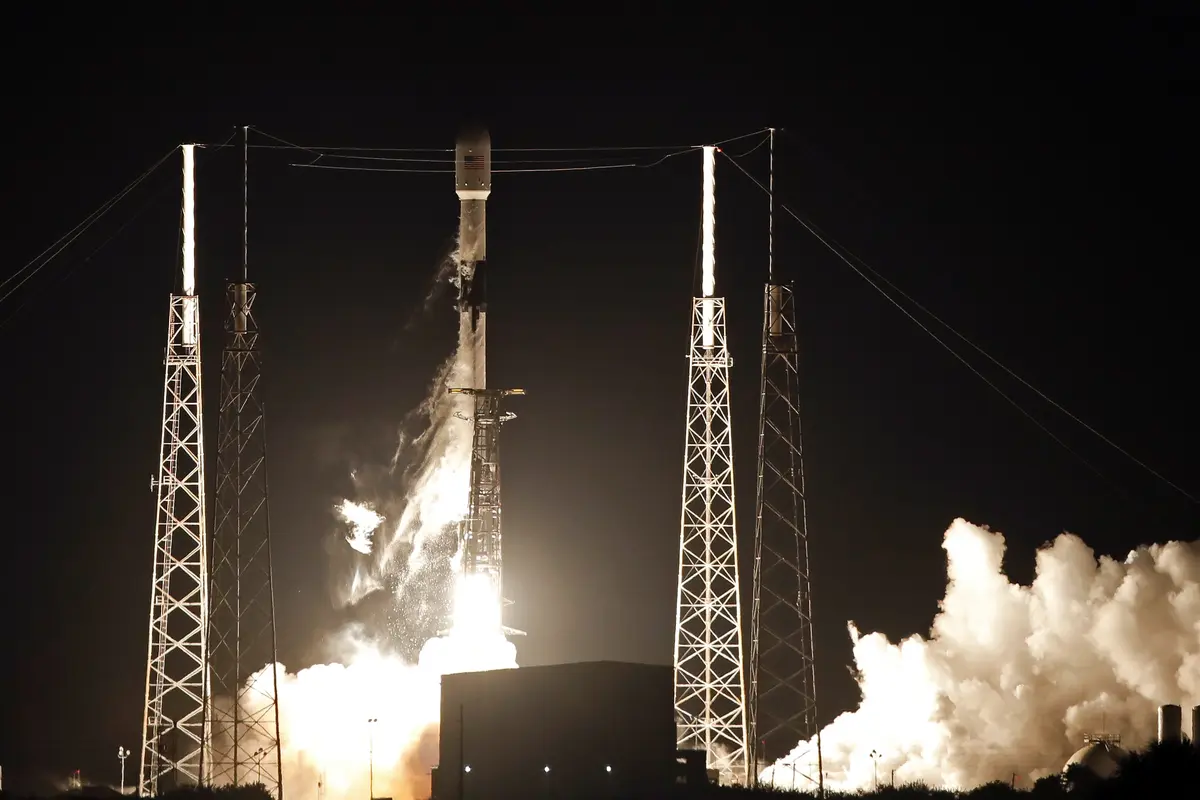 SpaceX Luncurkan 60 Satelit Starlink ke Orbit