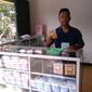 Poniman, nasabah ULaMM pemilik usaha susu kambing di Yogyakarta. Dok: Tommy Kurnia/Liputan6.com