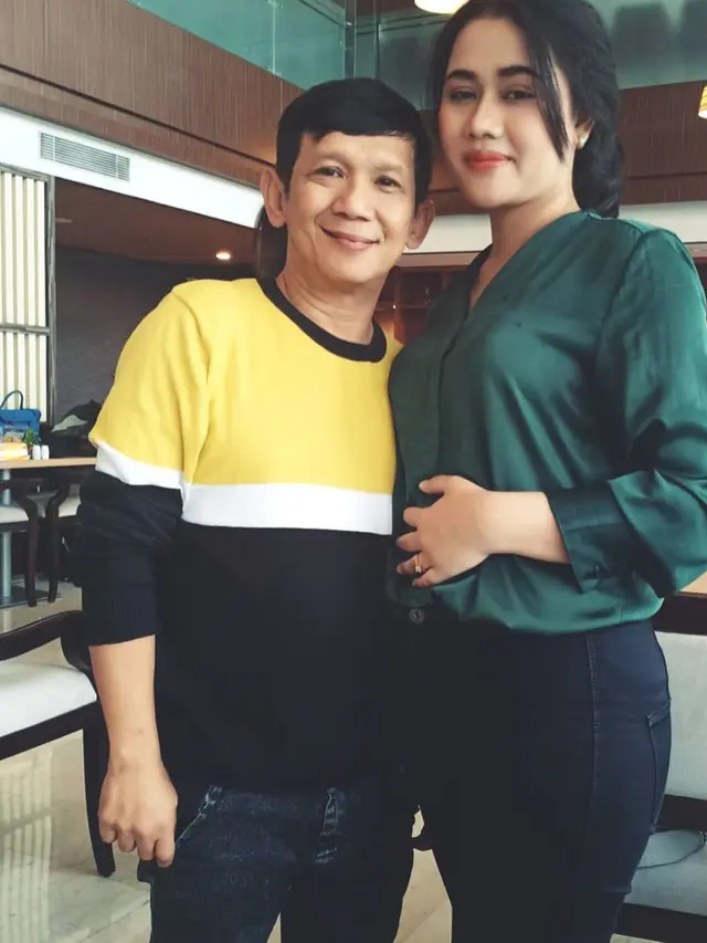 Umumkan Kehamilan, Ini 6 Momen Manis Istri dan Ginanjar yang Beda 32 Tahun