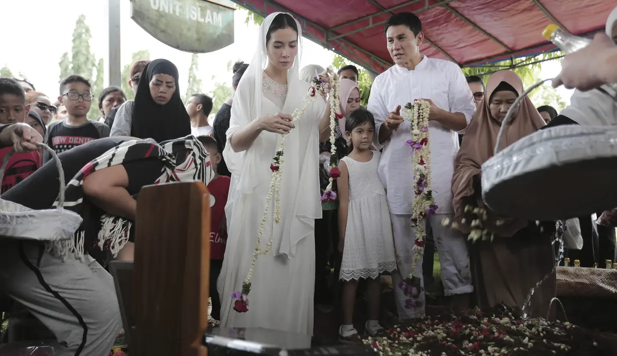 Ibunda Vino G Bastian meninggal dunia. (Budy Santoso/© KapanLagi.com)