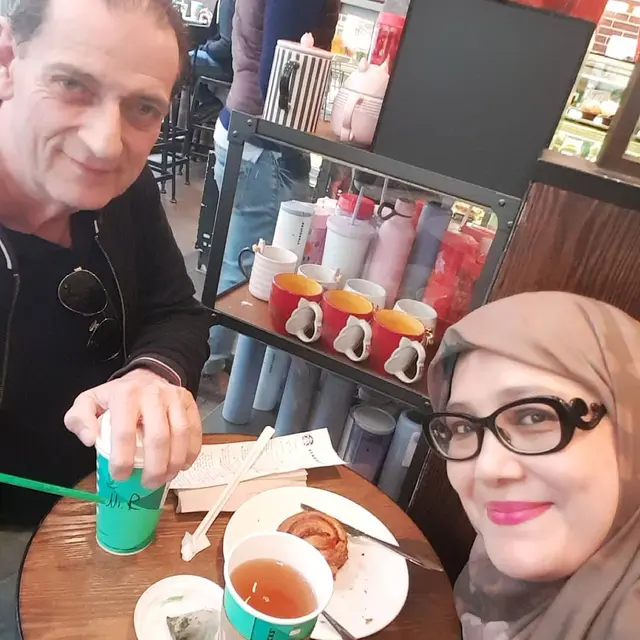 Jarang Tersorot, Ini 6 Potret Harmonis Fenny Bauty dengan Suami Bulenya