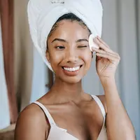 Mencuci wajah secara tidak tepat bisa jadi penyebab skincare tidak bekerja maksimal di kulit, simak cara-caranya. (pexels/sorashimazaki).