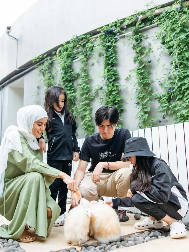 Olla Ramlan dan Anak