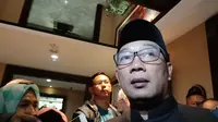 Wali Kota Bandung Ridwan Kamil memberi penjelasan soal insiden tertabrak pengendara bermotor