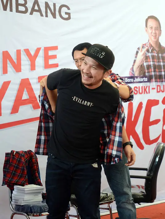 Beberapa selebriti mengungkapkan alasannya memberikan dukungannya pada Ahok dan Djarot pada pemilihan tahun depan. Salah satu diantaranya Gading Marten. (Nurwahyunan/Bintang.com)