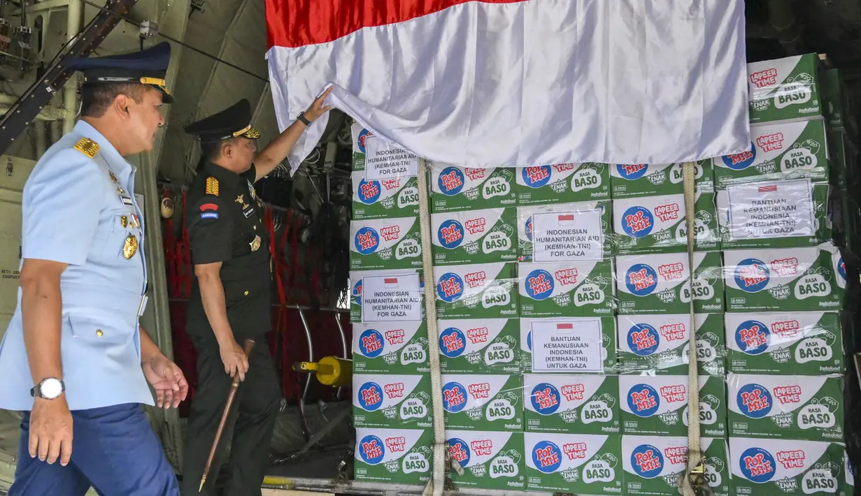 Metode low cost low altitude (LCLA) airdrop memungkinkan bantuan dijatuhkan dari ketinggian rendah dengan biaya efisien sekaligus menjaga keamanan distribusi di wilayah konflik. (BAY ISMOYO/AFP)