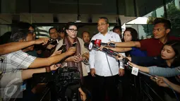 Menteri Desa PDT dan Transmigrasi Eko Putro Sandjojo dan Pimpinan KPK, Basaria Pandjaitan memberi keterangan kepada awak media usai melakukan pertemuan di Gedung KPK, Rabu (1/2). (Liputan6.com/Helmi Afandi)