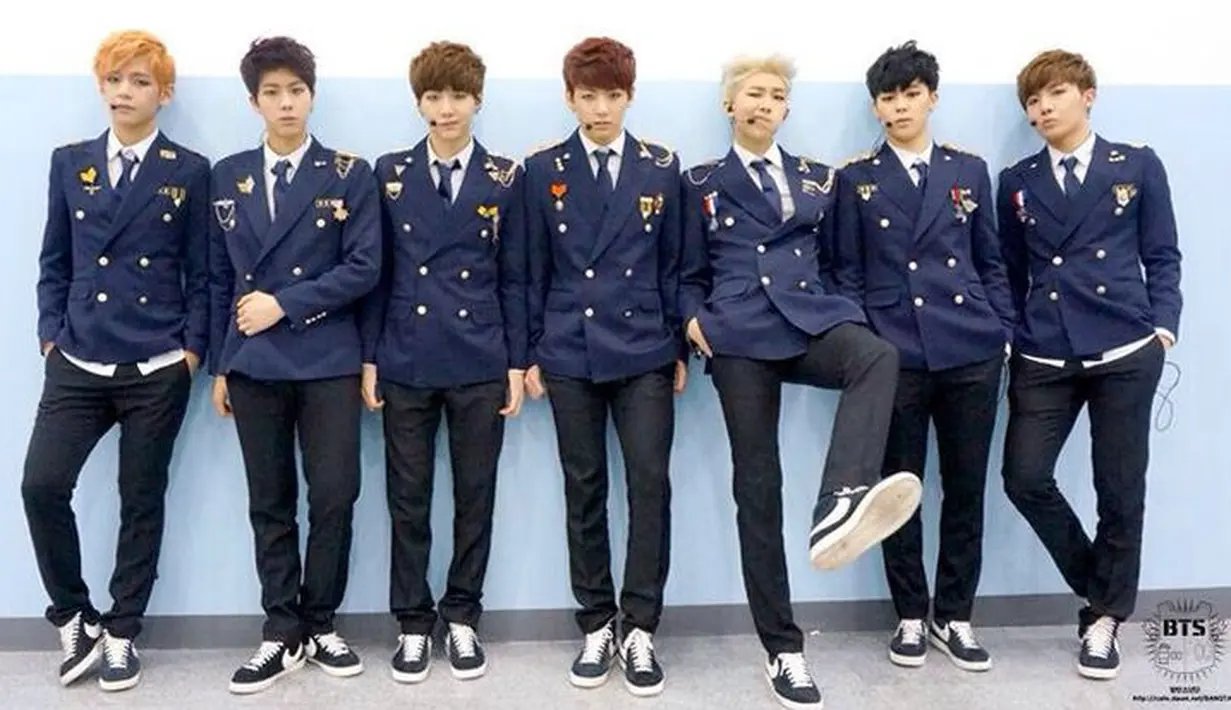 "Selamat kepada 7 laki-laki yang mencintai musik dan sayap mereka, ARMY. Lagu, tarian, mimpi BTS memberikan energi dan kekuatan pada anak-anak muda di seluruh dunia," ujar Presiden Moon Jae In. (Foto: Soompi.com)