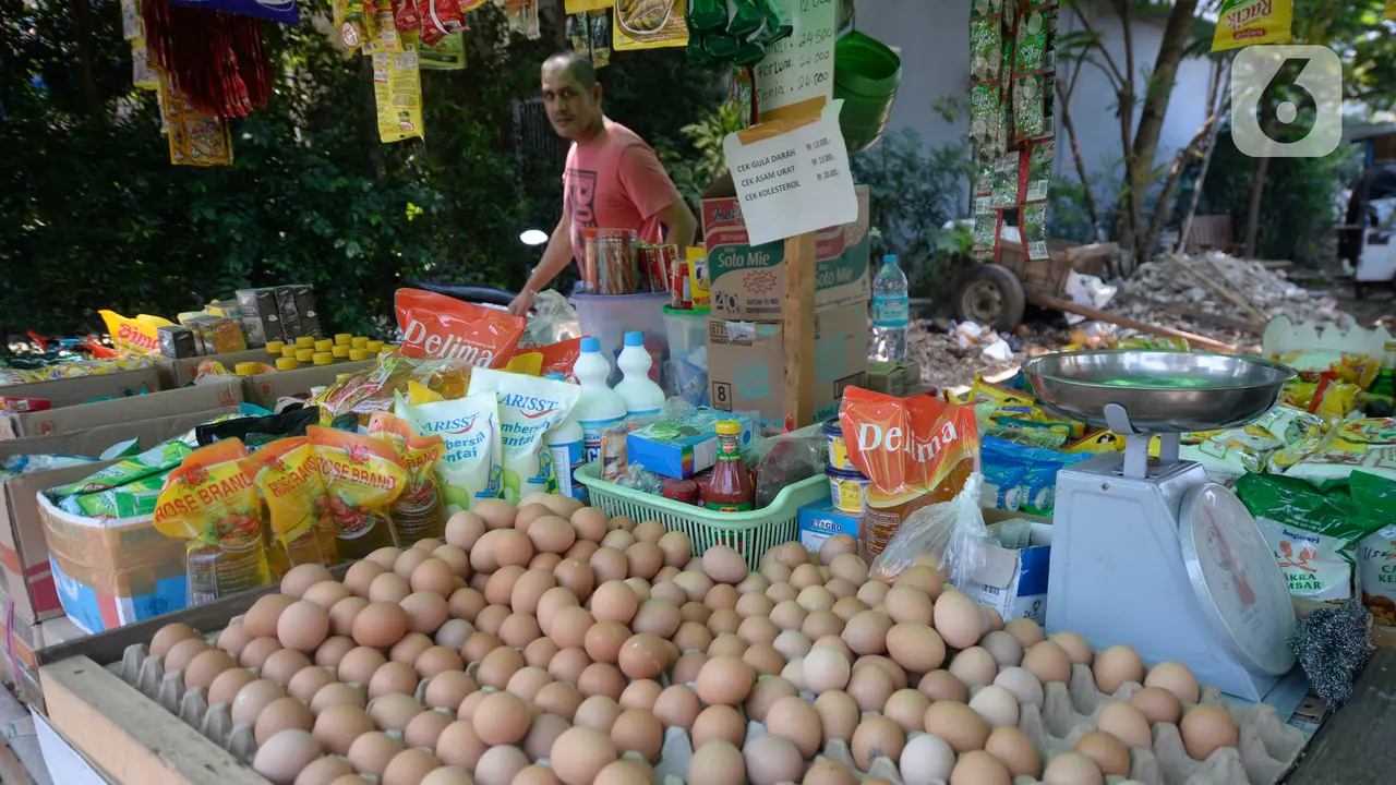 Semangat Pedagang Warung Sembako di Tengah Pandemi
