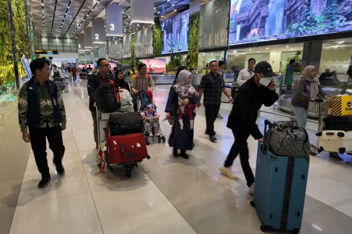 Sejumlah WNI yang dievakuasi dari Iran dalam tahapan repatriasi terbaru tiba di Bandara Internasional Soekarno-Hatta, Cengkareng, Banten, Selasa (14/4/2026) (Istimewa)