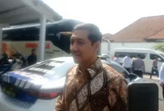 Plt Bupati Sukoharjo, Eko Sapto Purnomo, menjalani pemeriksaan oleh penyidik Komisi Pemberantasan Korupsi (KPK) di Traffic Management Center (TMC) Mapolresta Surakarta, Rabu (29/7/2026).