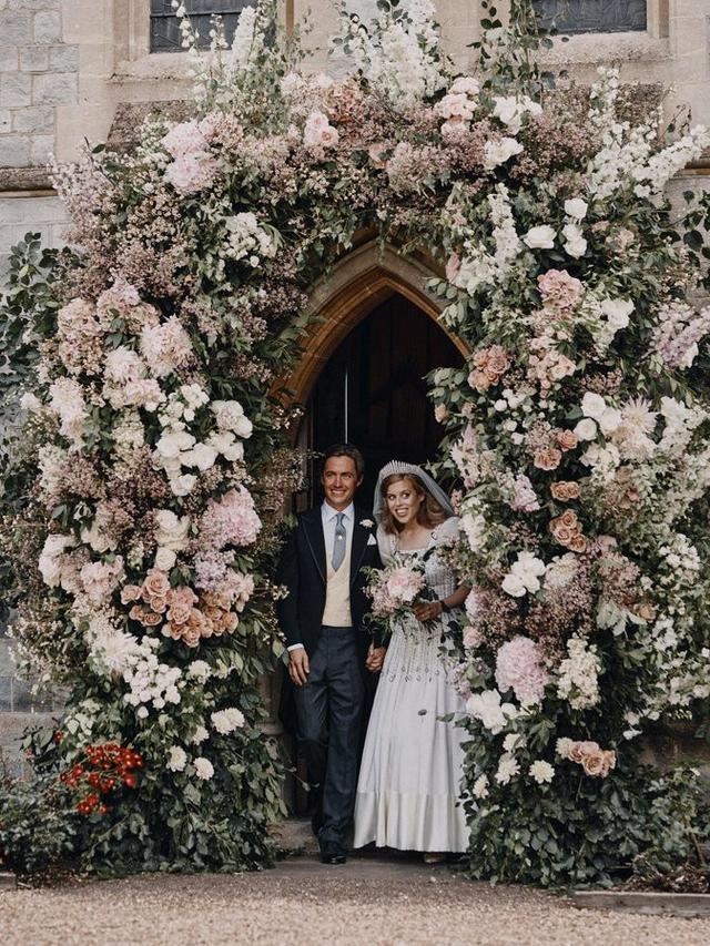 Acara pernikahan Putri Beatrice dan Edoardo Mapelli Mozzi digelar di Royal Chapel of All Saints di Royal Lodge, Windsor, Inggris, Sabtu (18/7/2020). (Photo: Benjamin Wheeler/Royal Communications of Princess Beatrice and Edoardo Mapelli Mozzi via AP)