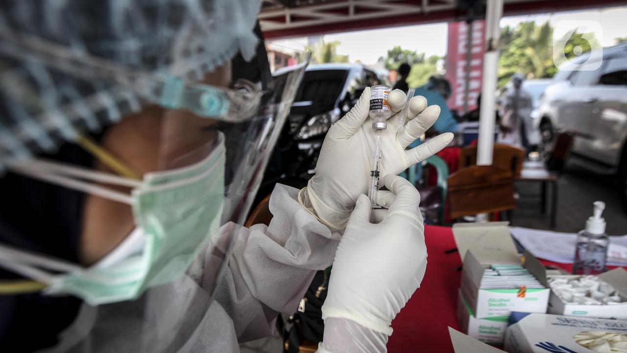 FOTO: Pelaksanaan Vaksinasi Virus Corona COVID-19 Secara Drive-Thru