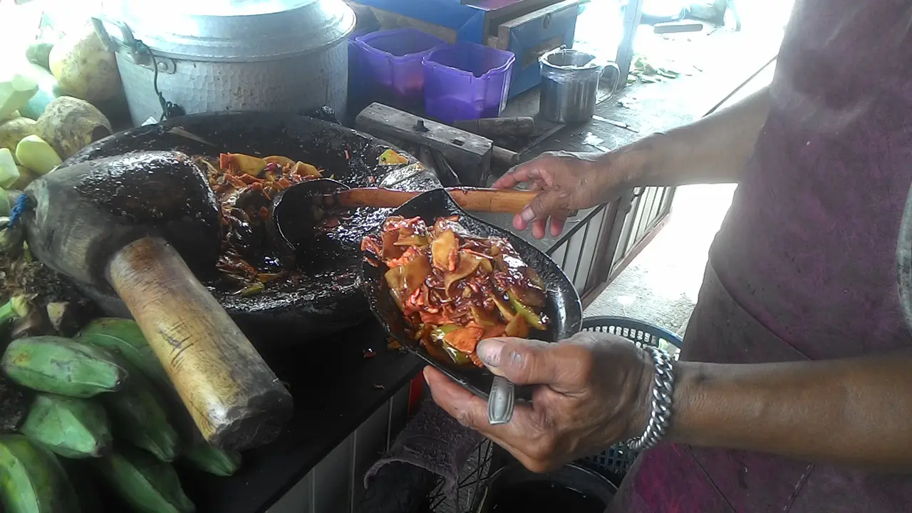 Viral Ulekan dan Cobek Batu Disebut Picu Batu Ginjal, Simak Penjelasan Dokter
