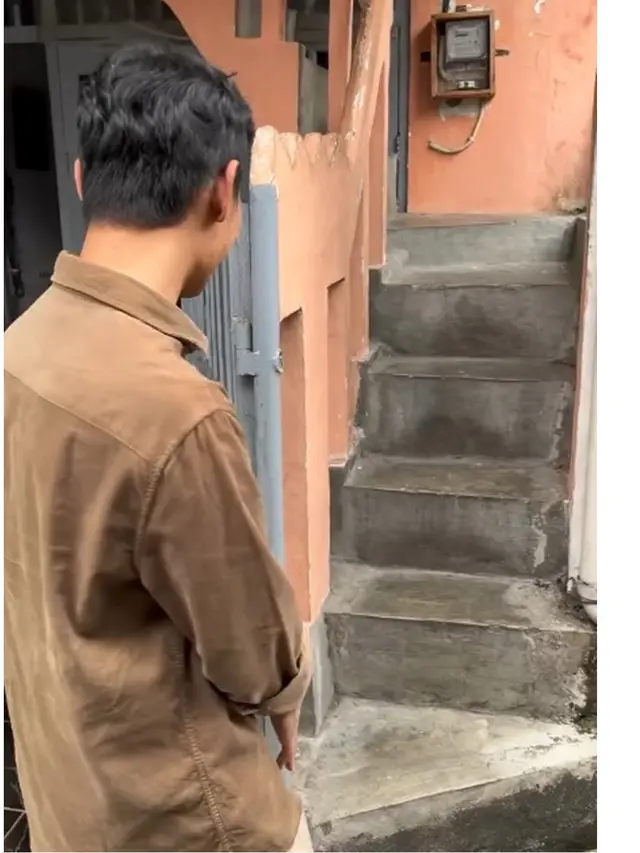 7 Potret Kos-kosan Bene Dion 'Agak Laen' saat Kuliah di Jogja, Rp1,8 Juta Setahun