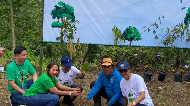 Peduli Lingkungan, BCA Tanam 1.000 Pohon Durian di Gunung Sasak Demi Manfaat Ekologi dan Ekonomi Masyarakat.