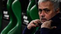 Jose Mourinho geram dengan satu pemain AS Roma yang dinilianya berkhianat saat main lawan Sassuolo (AFP)