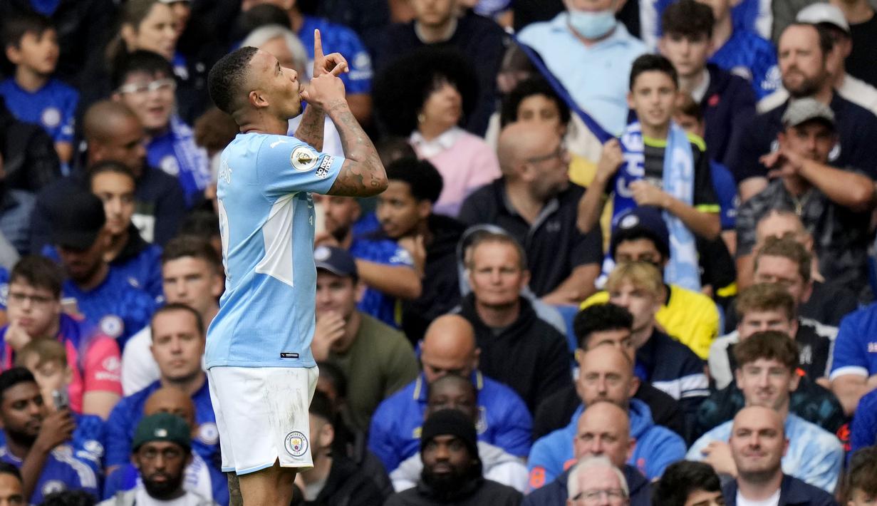 Manchester City berhasil membawa pulang poin penuh kala bertandang ke markas Chelsea pada laga pekan keenam Liga Inggris 2021/2022, Sabtu (25/9/2021). (AP/Alastair Grant)