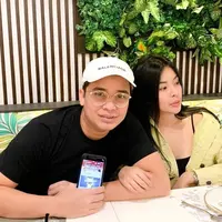 Billy Syahputra bersama Elvia Cerolline (Instagram/elviacerolline)