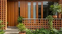 7 Gambar Tampak Depan Rumah Minimalis dengan Roster Artistik, Fasad Tampil Estetik
