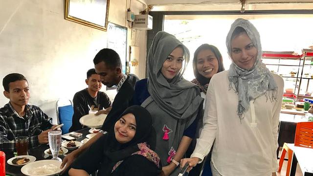 6 Potret Cantik Sophia Latjuba saat Pakai Hijab Ini Bikin Pangling