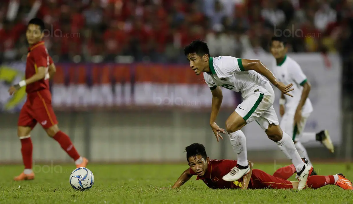 Gelandang Timnas Indonesia, Hanif Sjahbandi, saat pertandingan melawan Vietnam di Stadion MPS, Selangor, Selasa (22/8/2017). Indonesia bermain imbang 0-0 lawan Vietnam. (Bola.com/Vitalis Yogi Trisna)